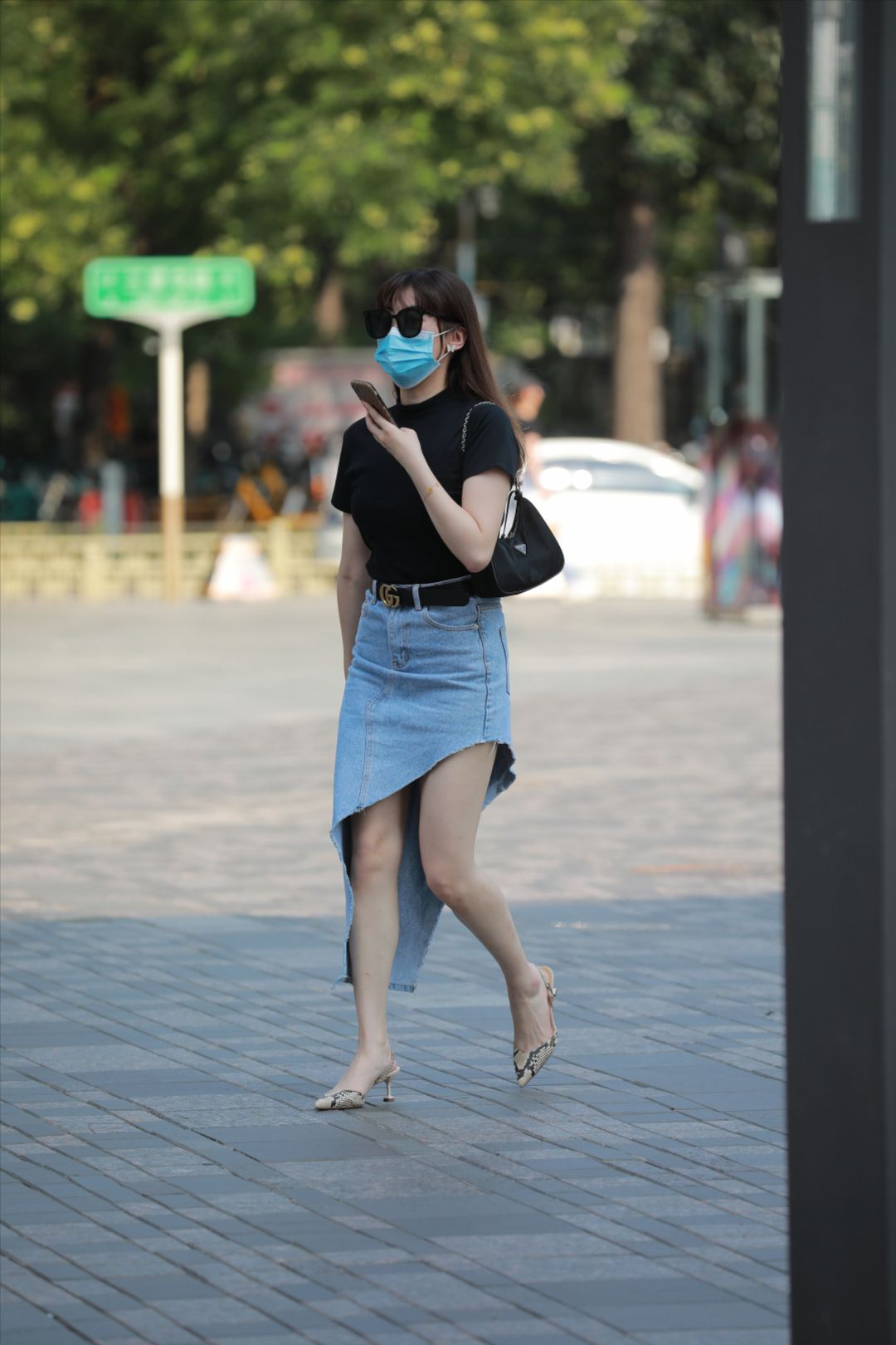 图片[7]-蓝牛仔裙高跟美女-街拍图满多