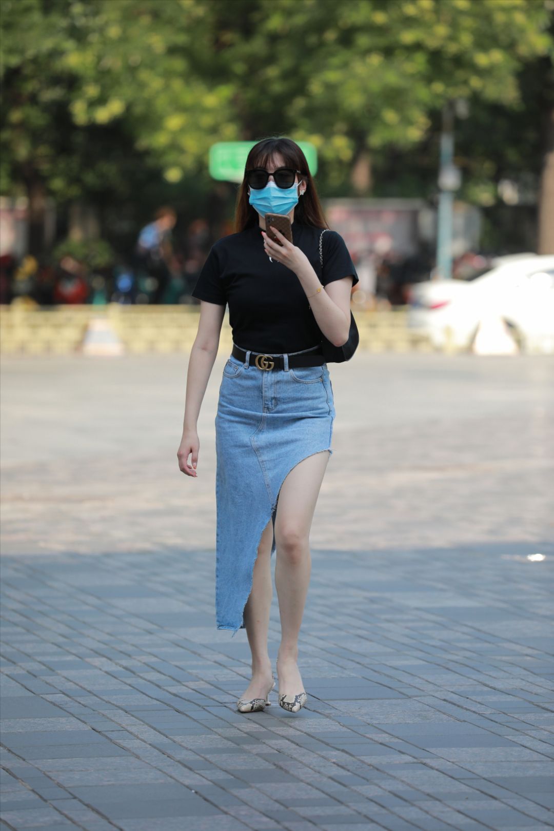 图片[5]-蓝牛仔裙高跟美女-街拍图满多