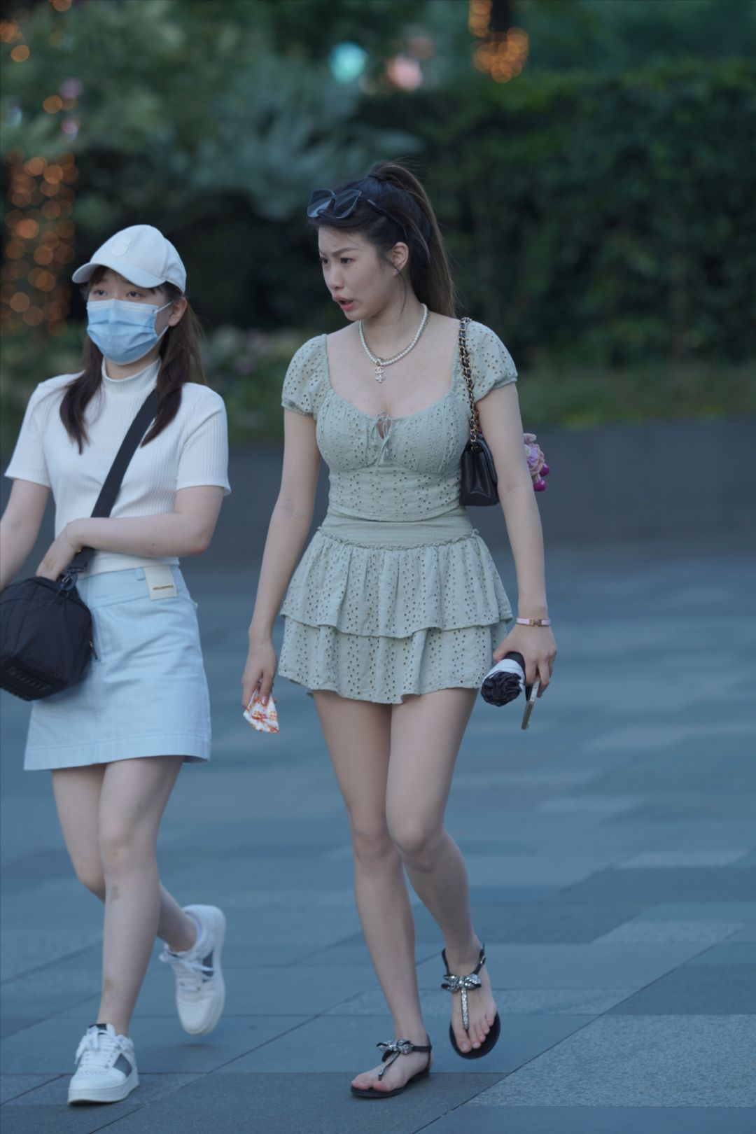 图片[3]-墨镜小姐姐-街拍图满多
