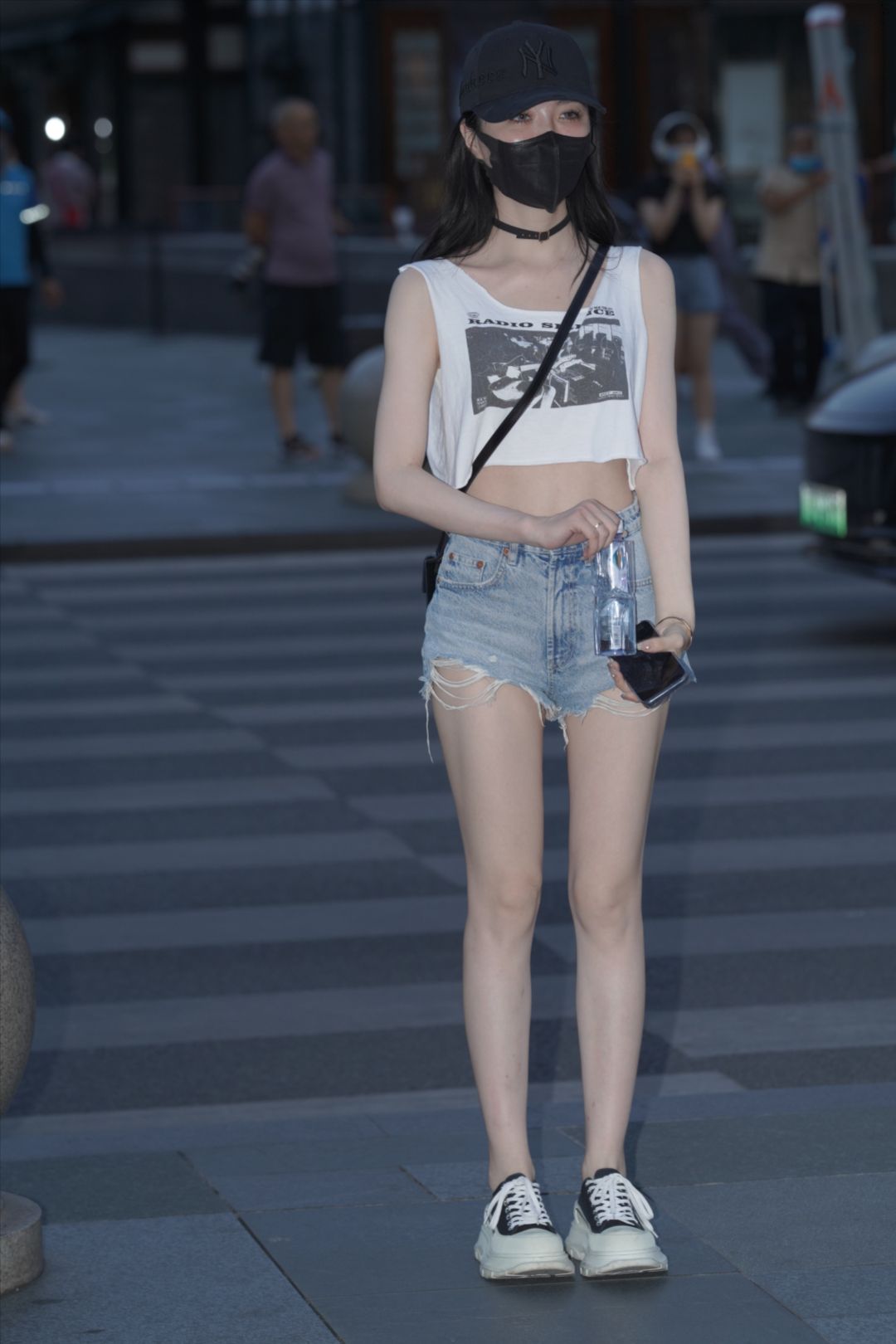 高挑时尚妹子