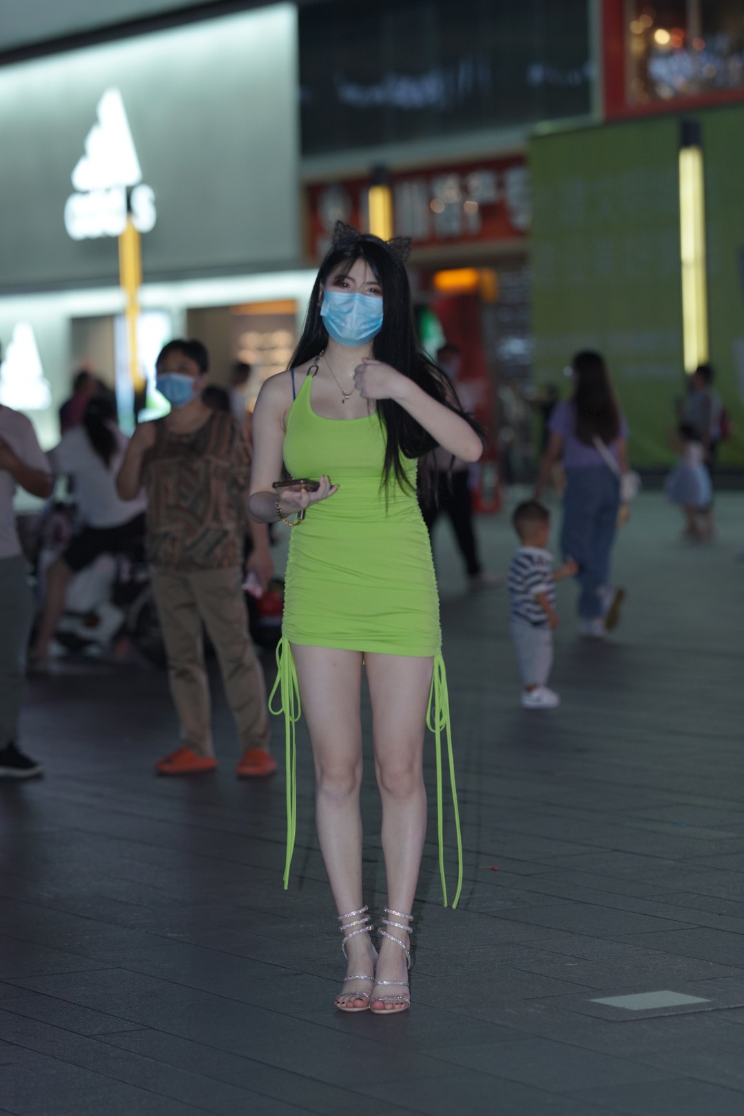 图片[2]-被搭讪的包臀裙美腿美女-街拍图满多