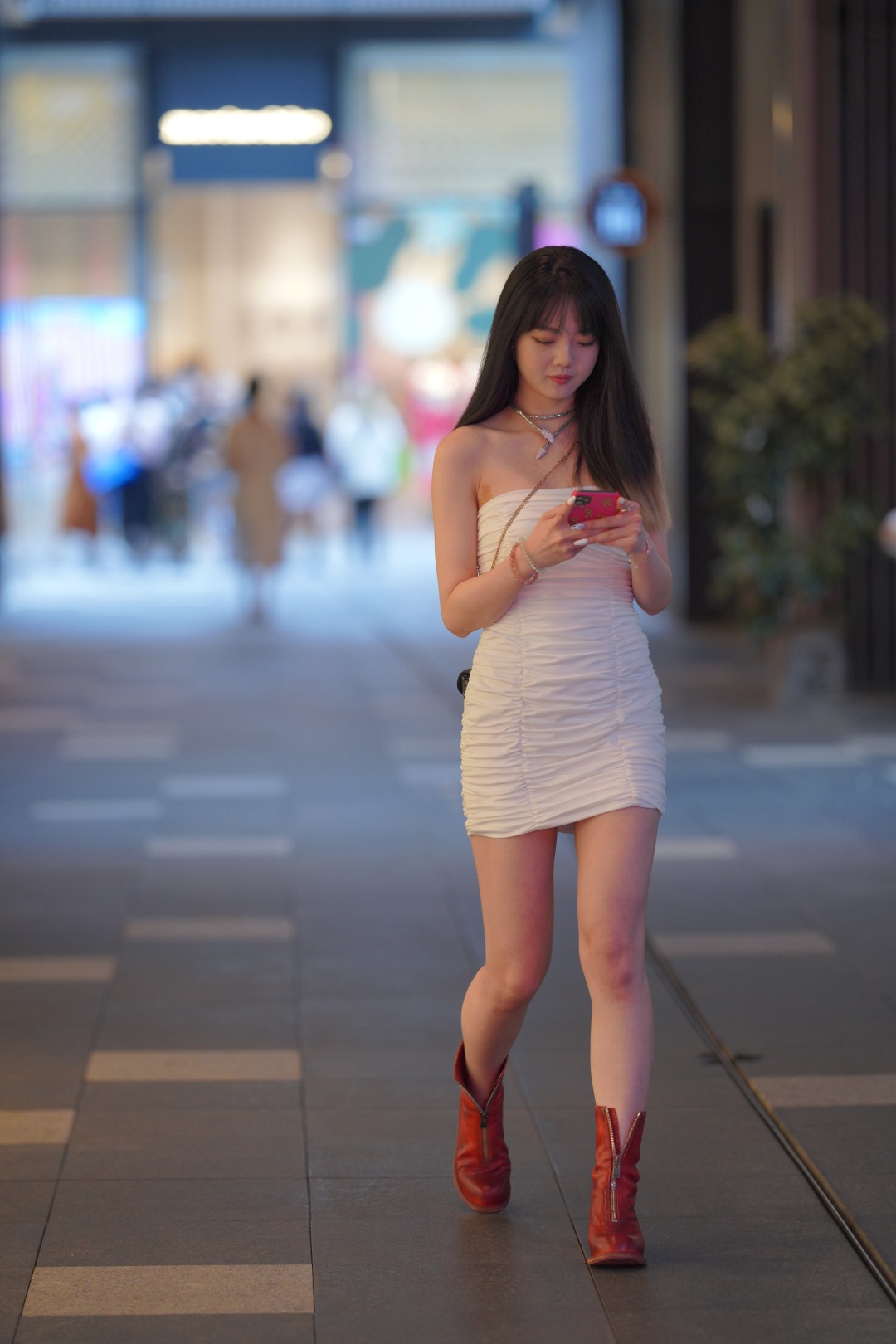 图片[6]-高挑时尚大白腿妹子