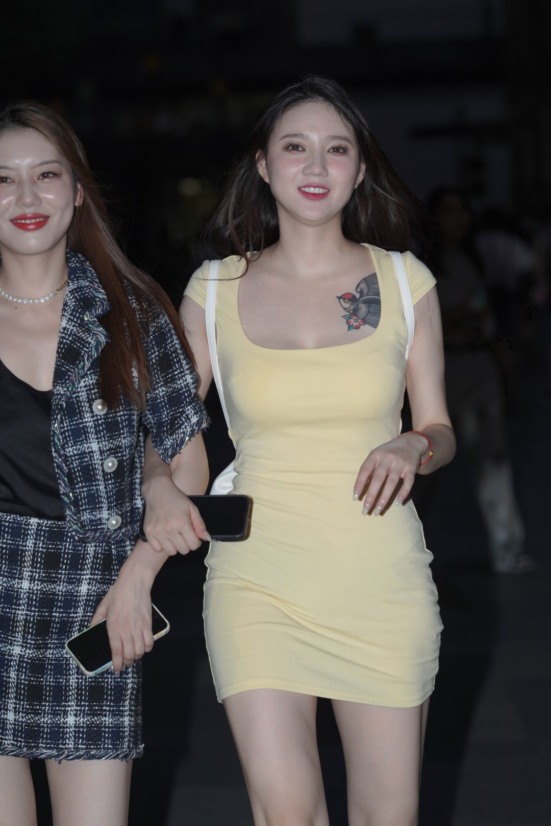高挑时尚妹子雪白大长腿漂亮