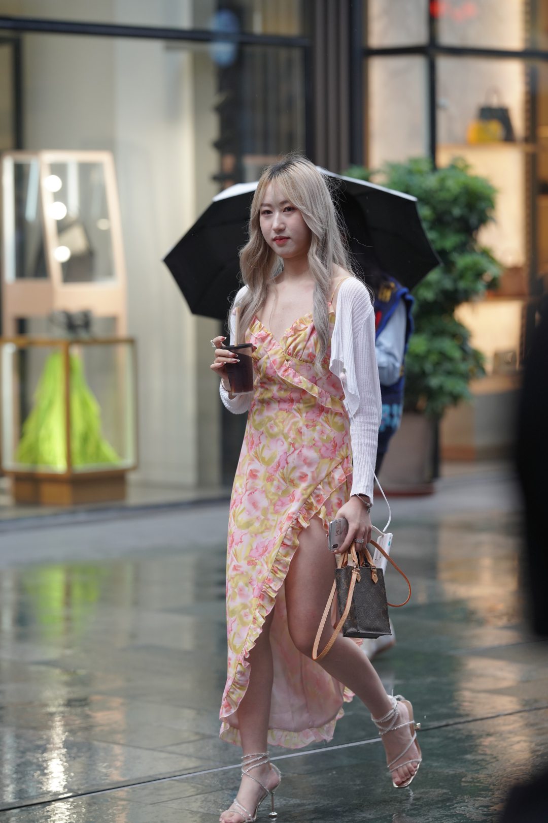 图片[4]-碎花长裙美女-街拍图满多