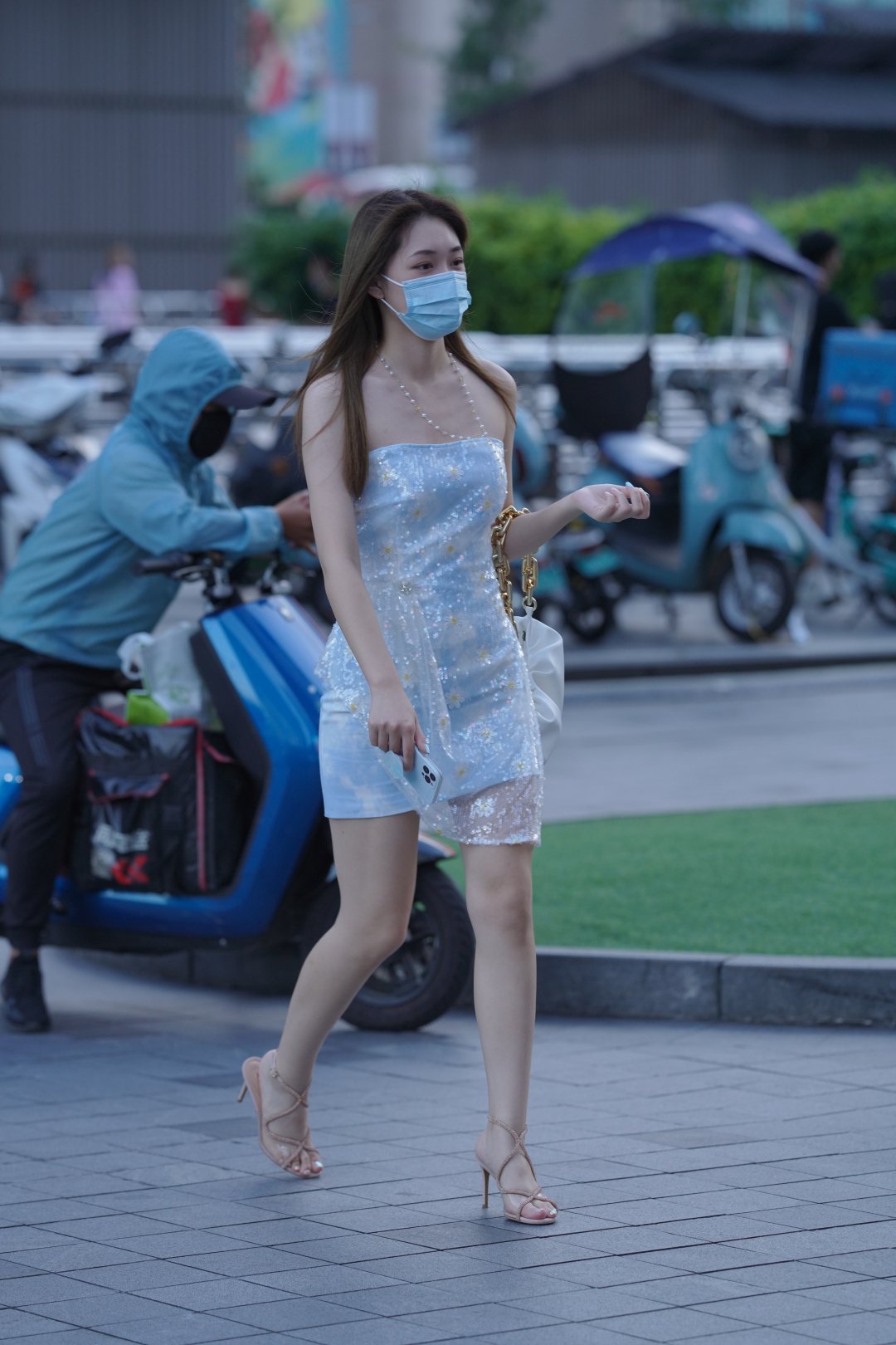 图片[3]-时尚包臀裙美腿少妇-街拍图满多