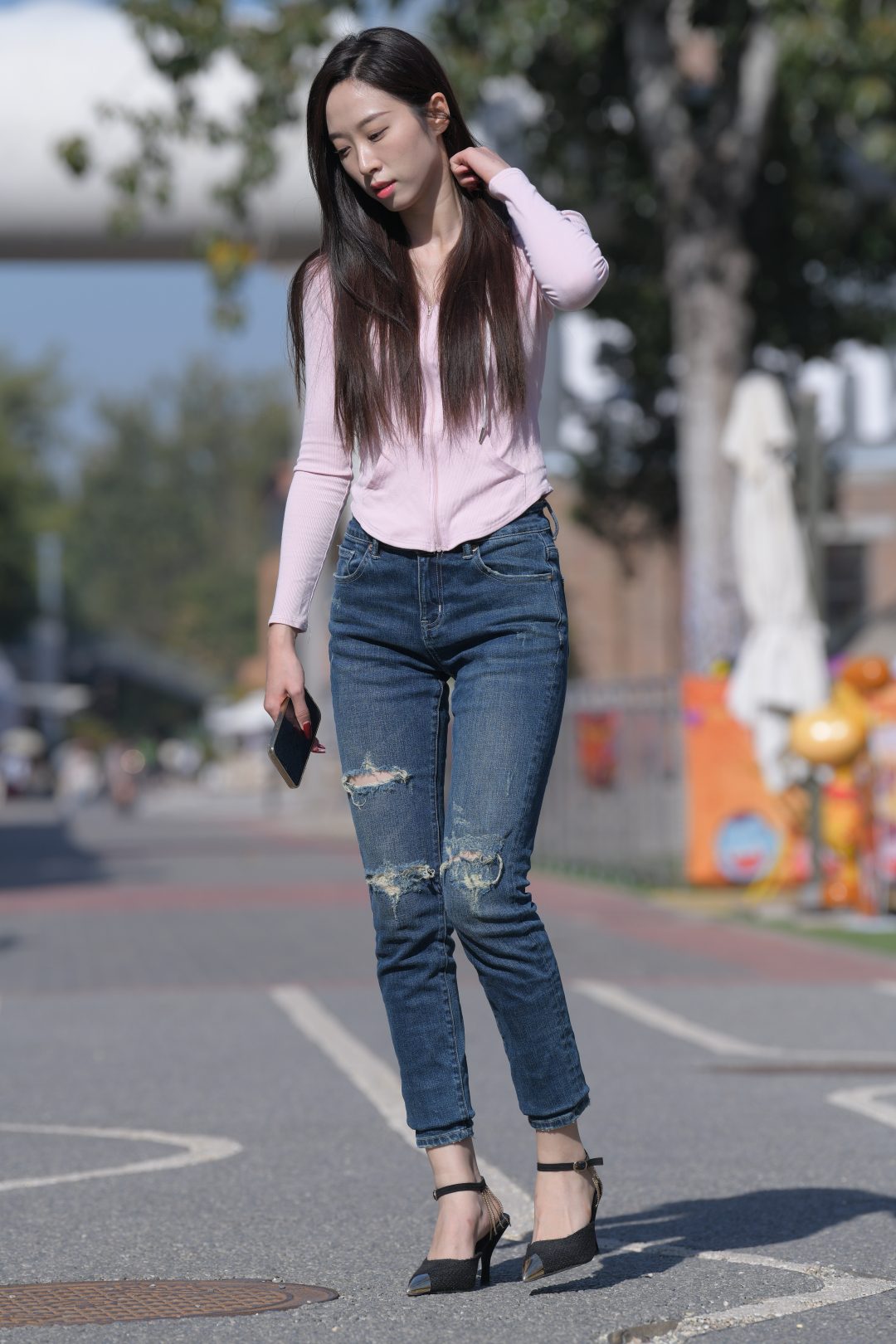 牛仔裤美女(套图+视频)[增补视频]-街拍图满多