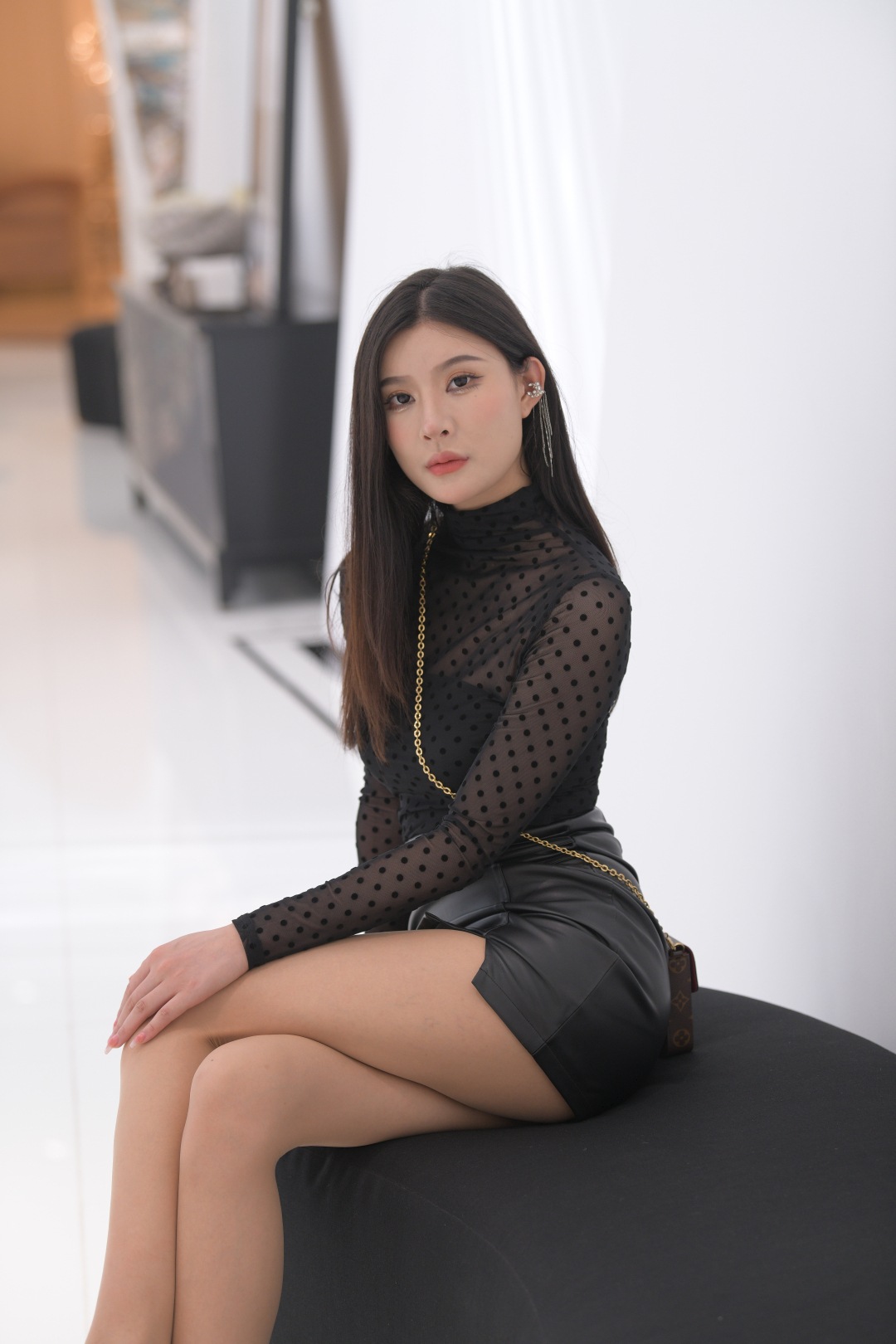皮裙丝袜美女(套图+视频)[增补视频]-街拍图满多