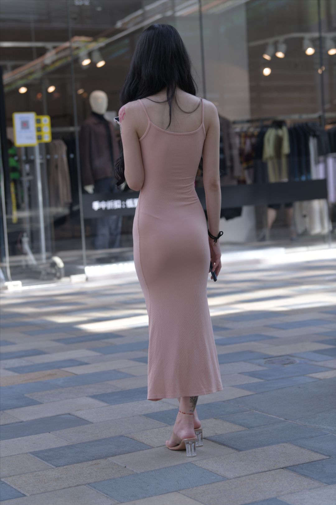 图片[4]-粉色长裙美女-街拍图满多