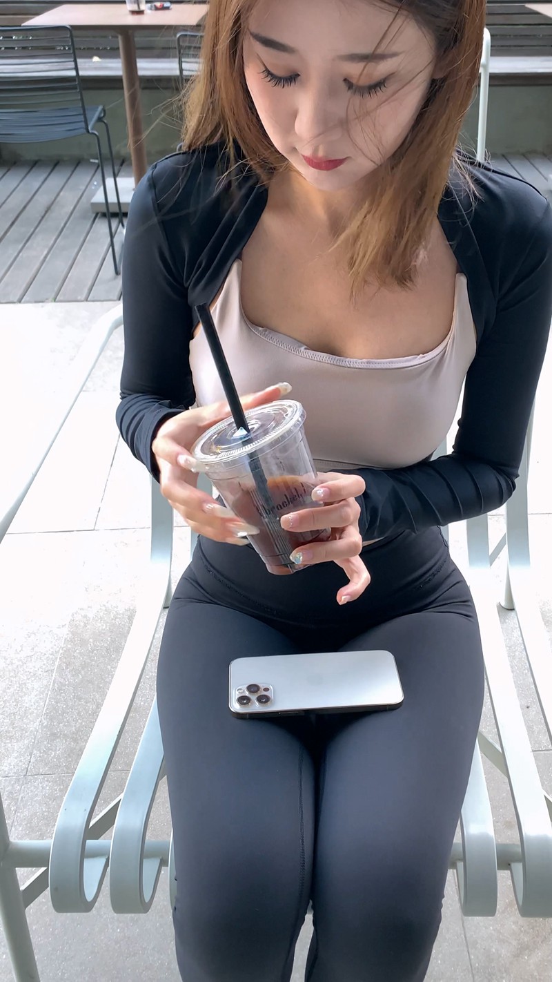图片[6]-[一始专区] 黑色瑜伽裤美女-街拍图满多
