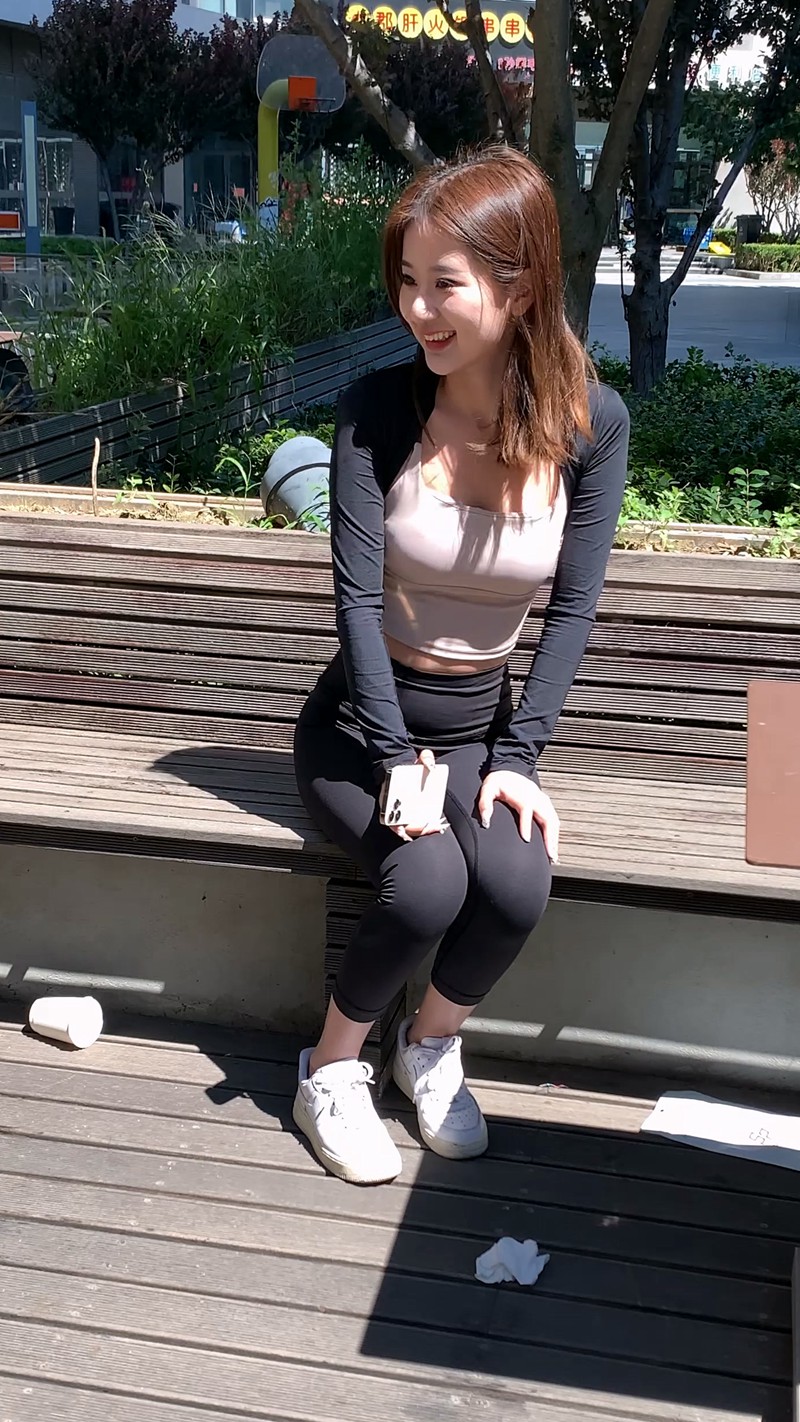 图片[10]-[一始专区] 黑色瑜伽裤美女-街拍图满多