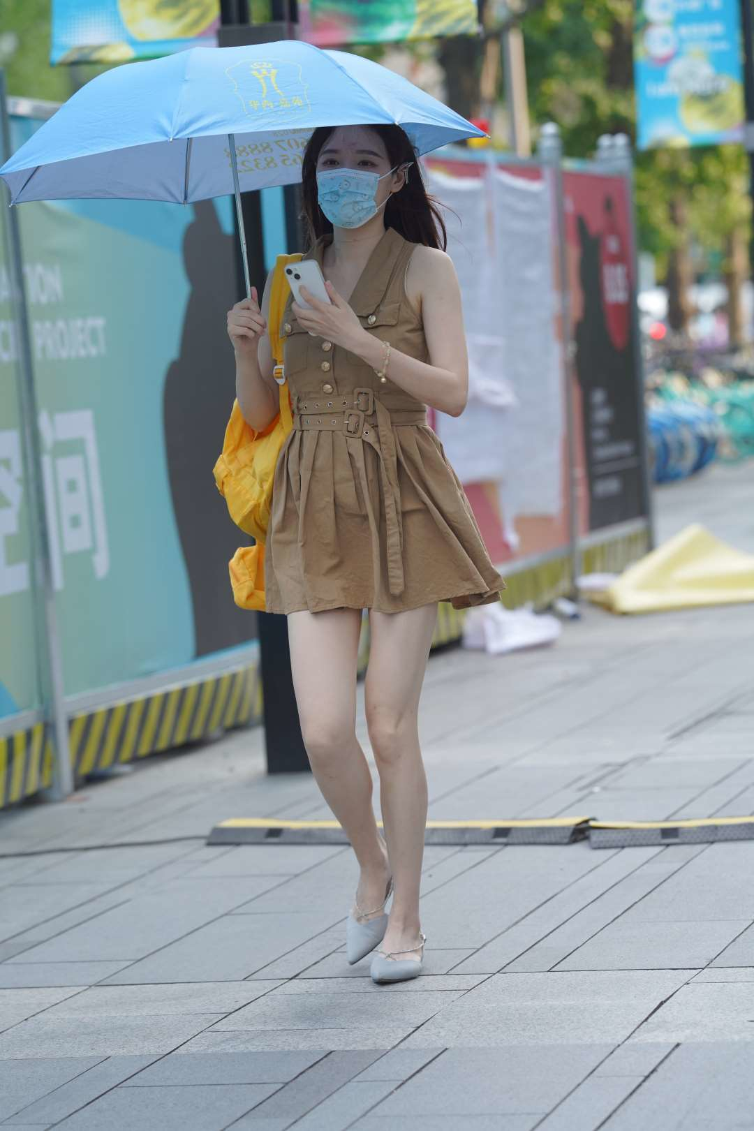 图片[3]-大白腿短裙美女-街拍图满多