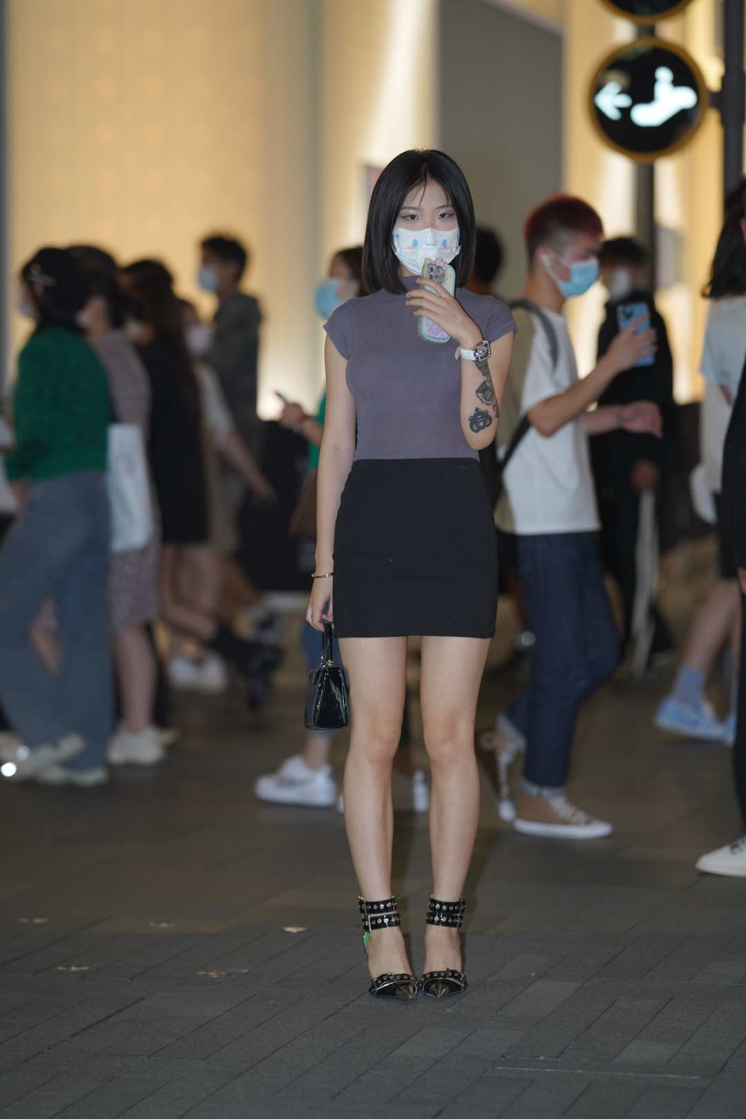 图片[5]-包臀裙大白腿小妹-街拍图满多