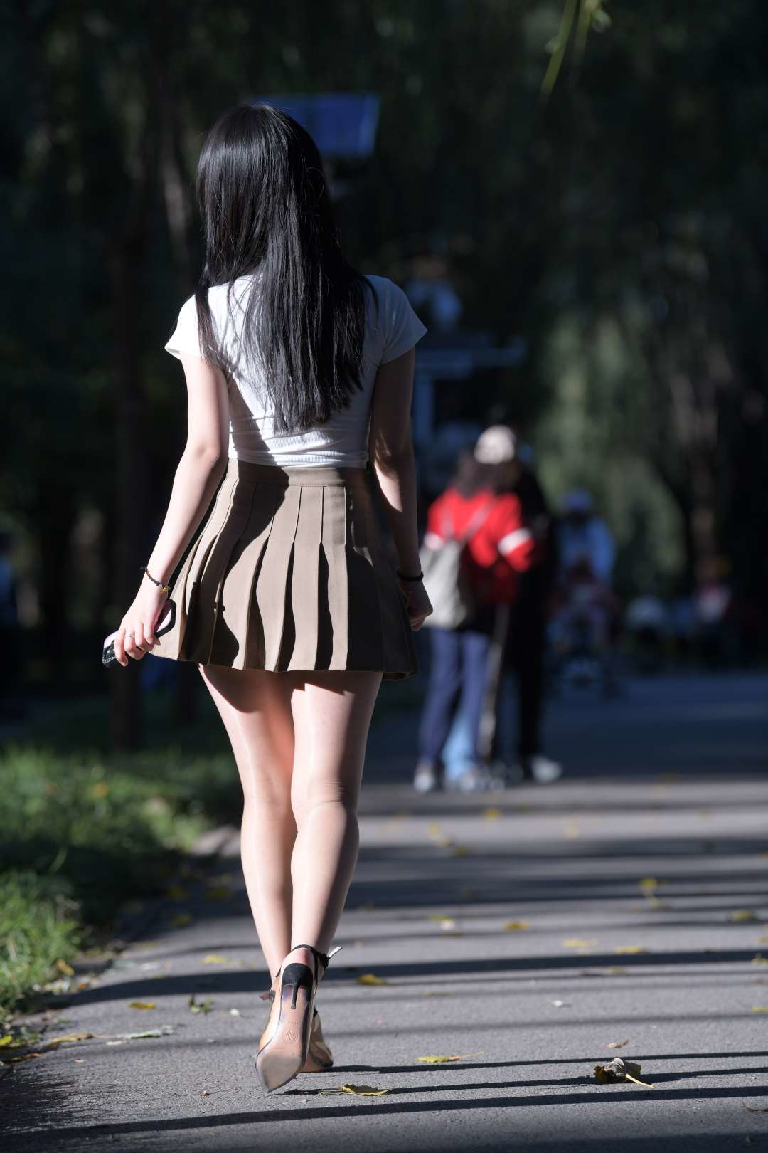 图片[12]-[一始专区] 咖裙丝袜美女(套图+视频)-街拍图满多
