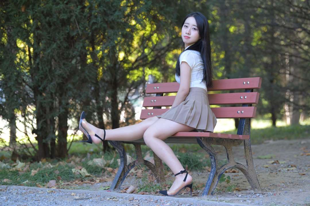 图片[14]-[一始专区] 咖裙丝袜美女(套图+视频)-街拍图满多