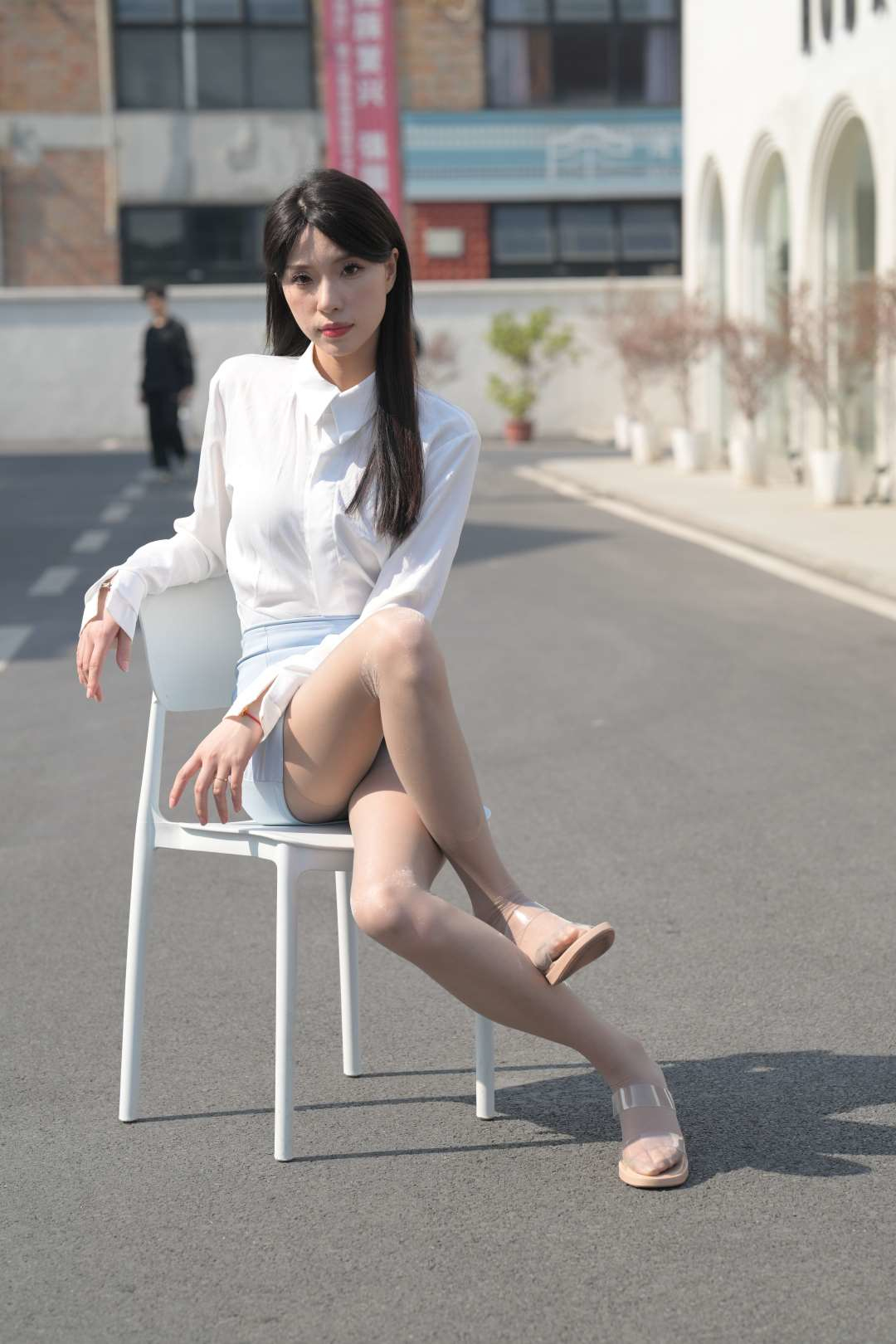图片[2]-[不吃鸡蛋] 蓝色制服美女-街拍图满多