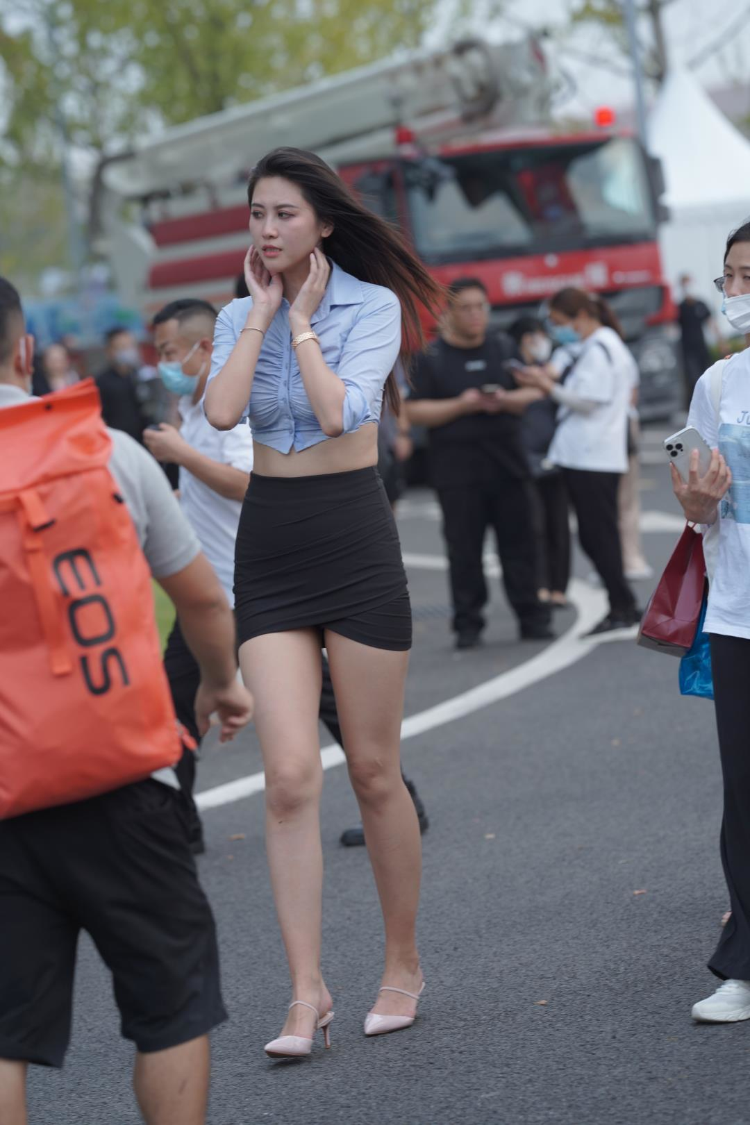 图片[5]-高挑时尚 魅力衬衫短裙 美女-街拍图满多