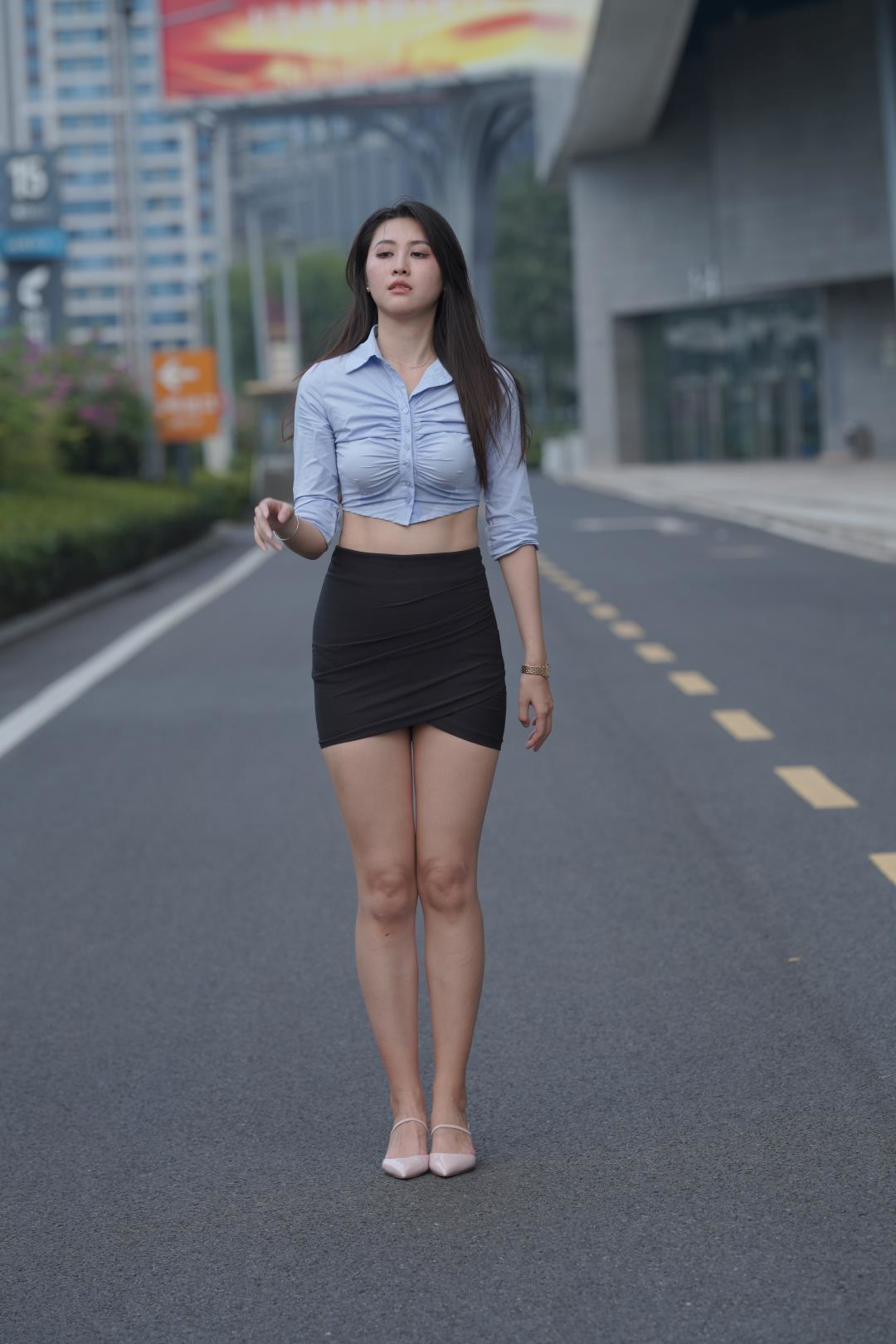 图片[3]-高挑时尚 魅力衬衫短裙 美女-街拍图满多